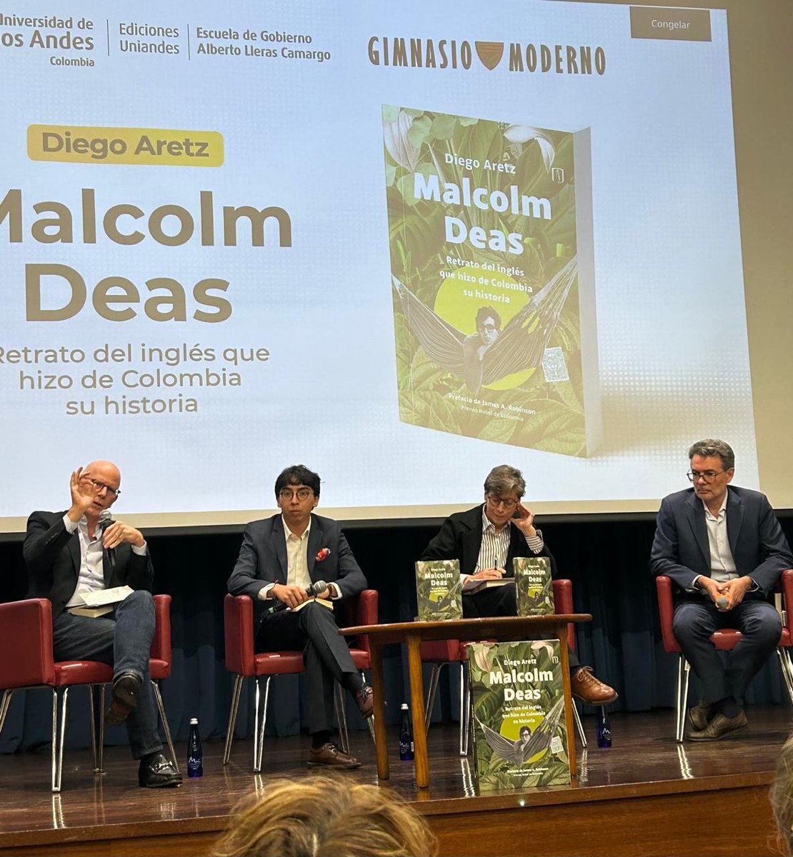 agaviriau's tweet photo. En la presentación del libro de @DiegoAretz sobre las ideas y el legado de Malcolm Deas. https://t.co/GGxKWS0g6I