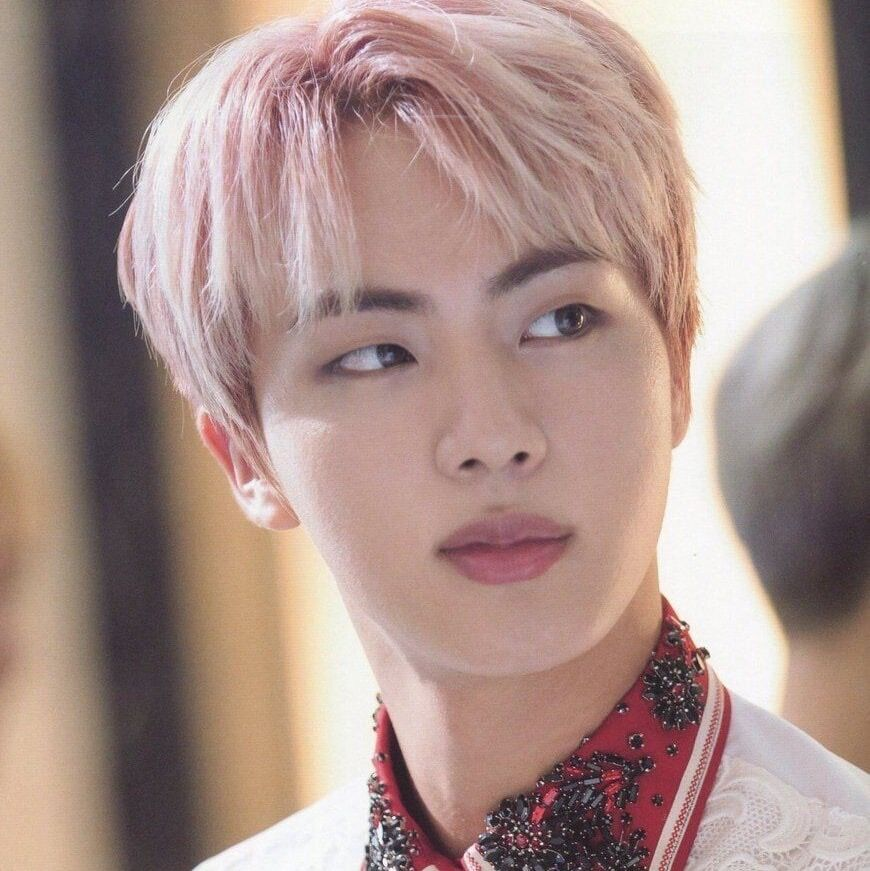 seok92nini's tweet photo. todas hablan de seokjin rubio o morado pero seokjin rosa fue un acontecimiento histórico https://t.co/RSqqAuc2Hu