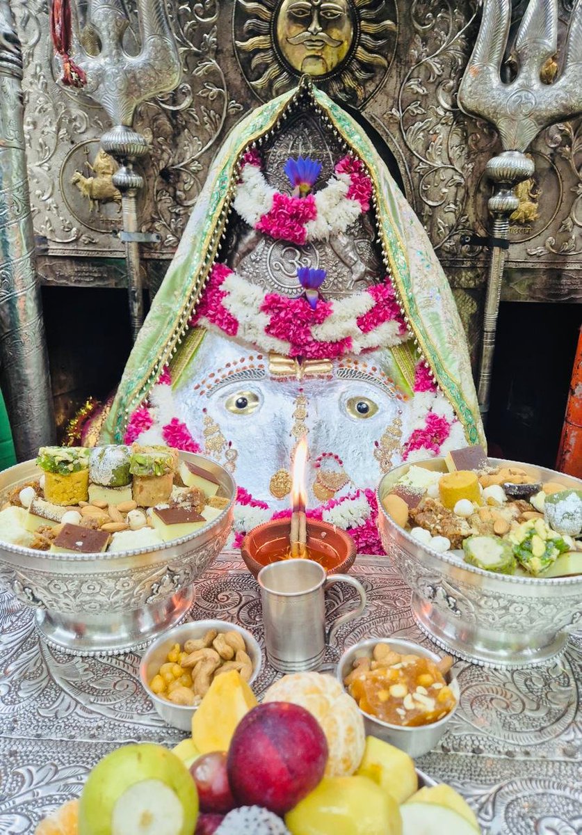 skmpsc's tweet photo. #Jai_Maa_ShriKalkaJi 🙏🏻🌸 #Temple #GoodMorning Daily Aarti 🙏🌹जय माँ श्री_कालका_जी🌹की मंदिर सुप्रभात आरती दर्शन २०८३_विक्रम_सम्वत् #कार्तिक #कृष्णपक्ष #तृतीया #28Oct2026 #बुद्धवार #Wednesday  #shrikalkajimandir.org https://t.co/DHyYFDraYu https://t.co/otCjXP5bxv