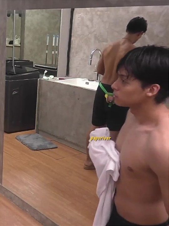 papsriver's tweet photo. parang di rin papakabog si Ethan 🥵🔥

#PBBCollab3point0 #PBB3ItemsFromHome #EthanBenares #PBBCollab3 #PBBcollab #PBB https://t.co/ZHOxYl0MXx