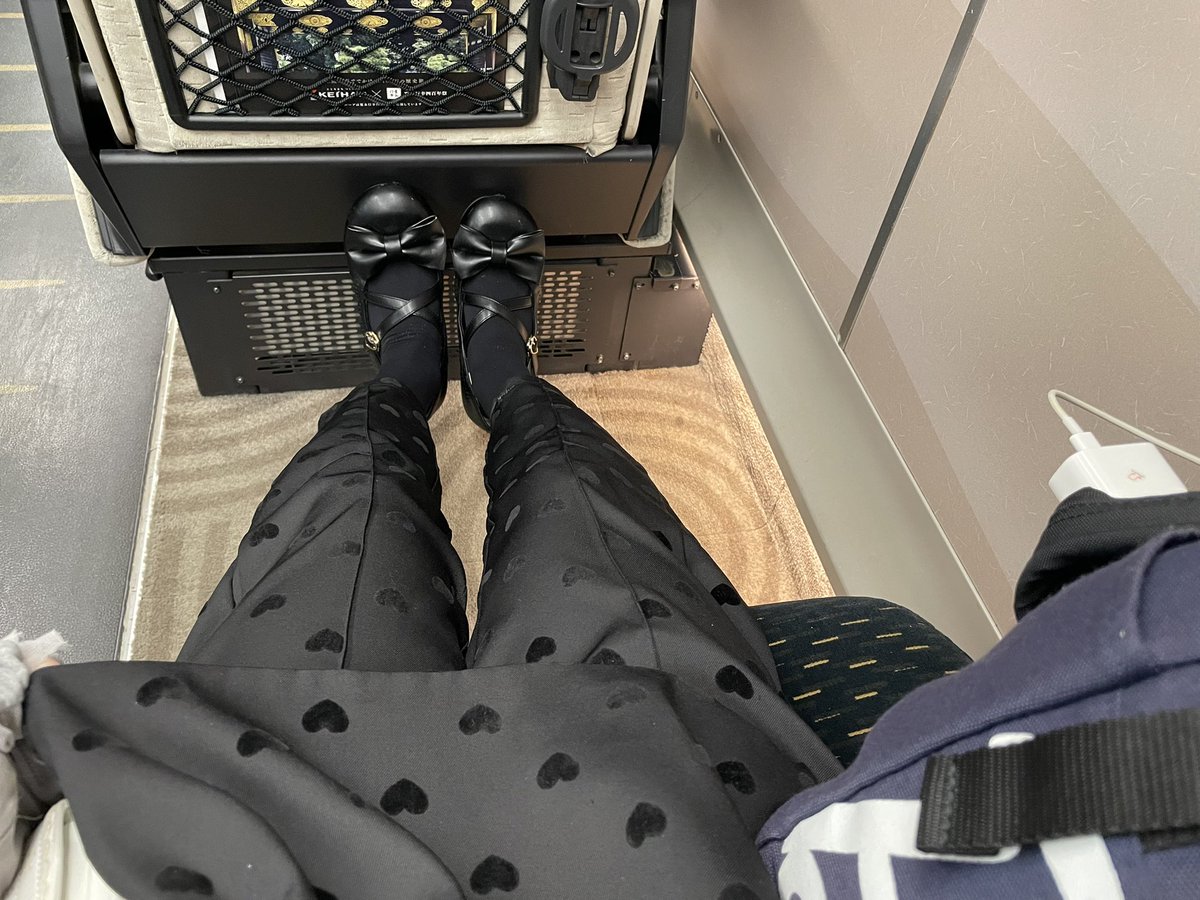 MieldOr8's tweet photo. バタフライ楽日🦋👘
黒子作業着で出勤です

⛩️ロームシアター🕐13時開演 https://t.co/r0z6Suu1Lr