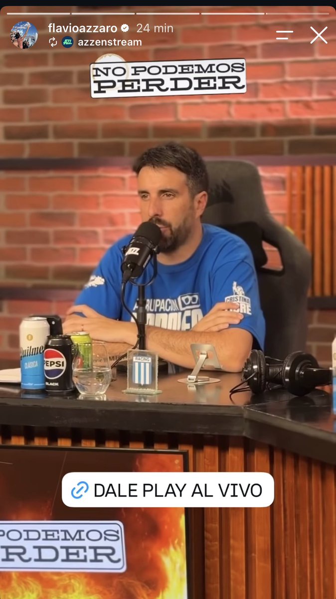 BautiMeling's tweet photo. Admitilo, no te esperabas a Flavio haciendo AZZ con la remera de la Walsh. https://t.co/S9i9ZeIJfZ