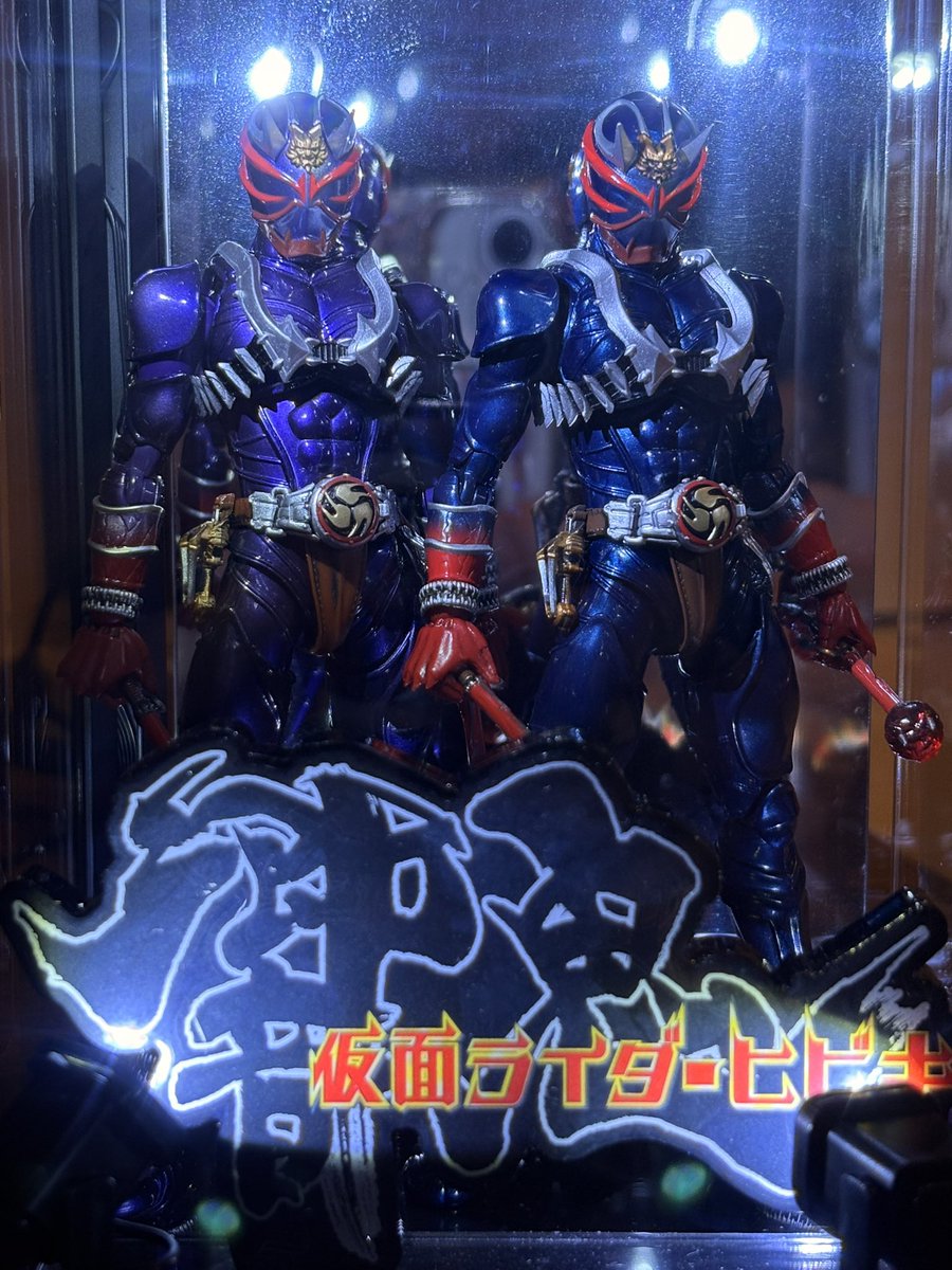 SNRI_formula's tweet photo. ←初期版　20th→
どっちがいいかはもう好みだなこれは…
光の色でかなり雰囲気も変わるから面白い

#響鬼
#真骨彫
#SHF https://t.co/7mcryt6KBs