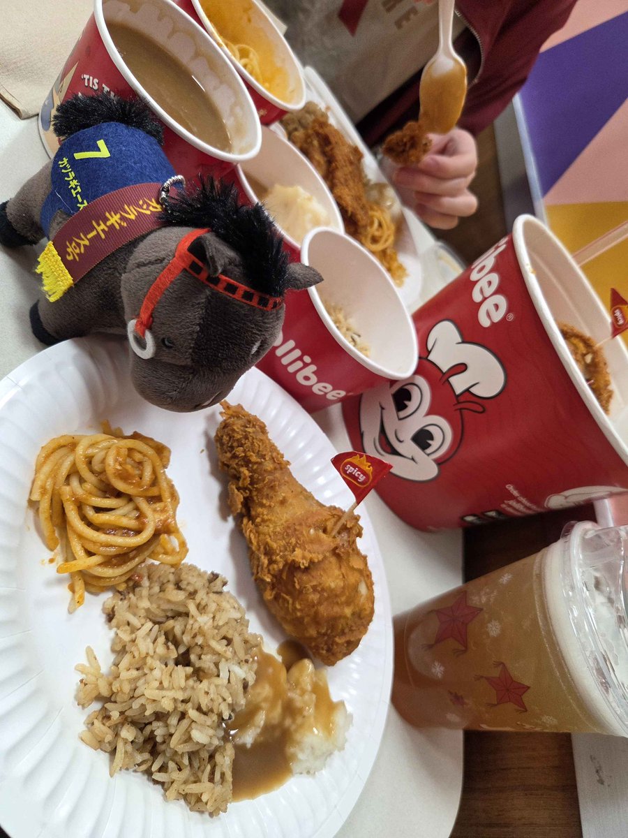 53nao's tweet photo. @just_peemy was the jollibee worht it… https://t.co/2rN020JZ5l