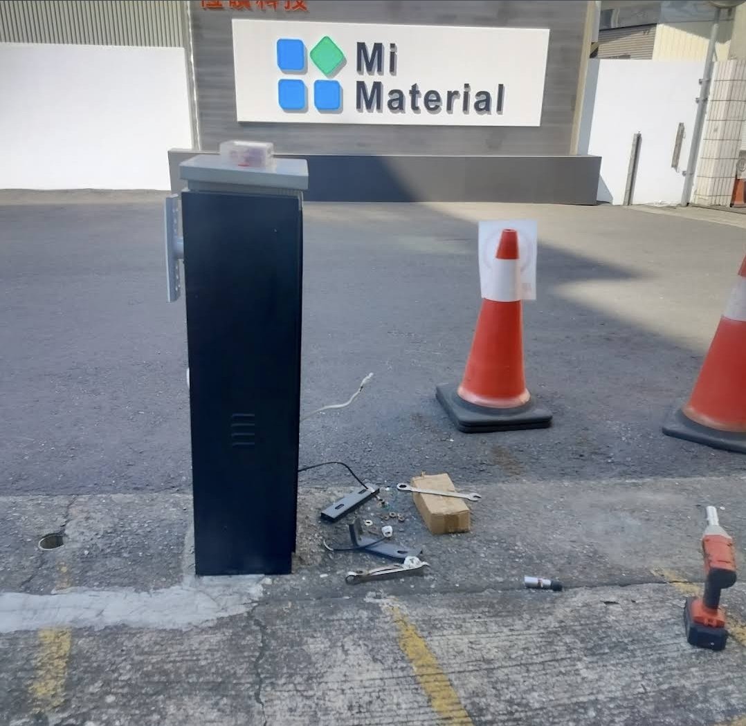 phithetasigma's tweet photo. Mi Material's IPO starts trading at 2PM SGT today

Retail reception towards the offering seems lukewarm at 1.3x cover (and looks like some of the EQDP funds had to step up)

Let's see if first day trading is as broken as the gantry system at their Tainan factory lol https://t.co/kTHBxX4hDv