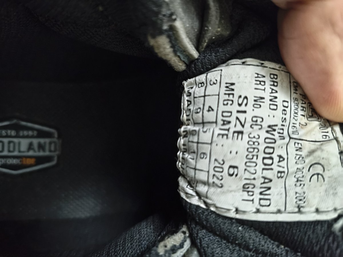 pmalhotra74's tweet photo. @Woodland #THANKS FOR ADDING THE SADDEST DELIGHT TO MY SHOE COLLECTION. 
I BOUGHT THIS BIKER BOOT FROM WOODLAND ONLINE OUTLET IN A HOPE OF RECEIVING #authentic ITEM BUT LOOK WHAT I RECEIVED. ITS STILL SHOWING UNDELIVERED ON THE APP SO NO CLUE HOW TO RETURN/REPLACE #SHAMEWOODLAND https://t.co/YpwEpSFeYZ