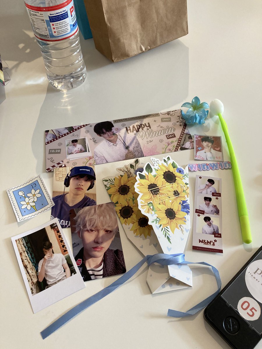 _imthecharm_er's tweet photo. happiest birthday, winwin! celebrated his day with @wwiinn_ph ! 💐

#29ShiningYearsWithWINWIN #HAPPYWINWINDAY https://t.co/APdOzFDyiZ