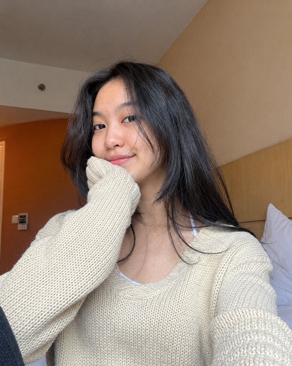 worldofgree_'s tweet photo. bareface greesel 🤍🫠 https://t.co/YdOYPLfxeH
