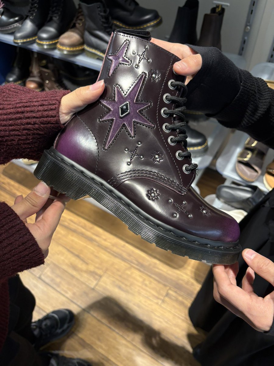 homuradown's tweet photo. These doc martens are low key super homura coded hellooooo https://t.co/jacIRzByIw