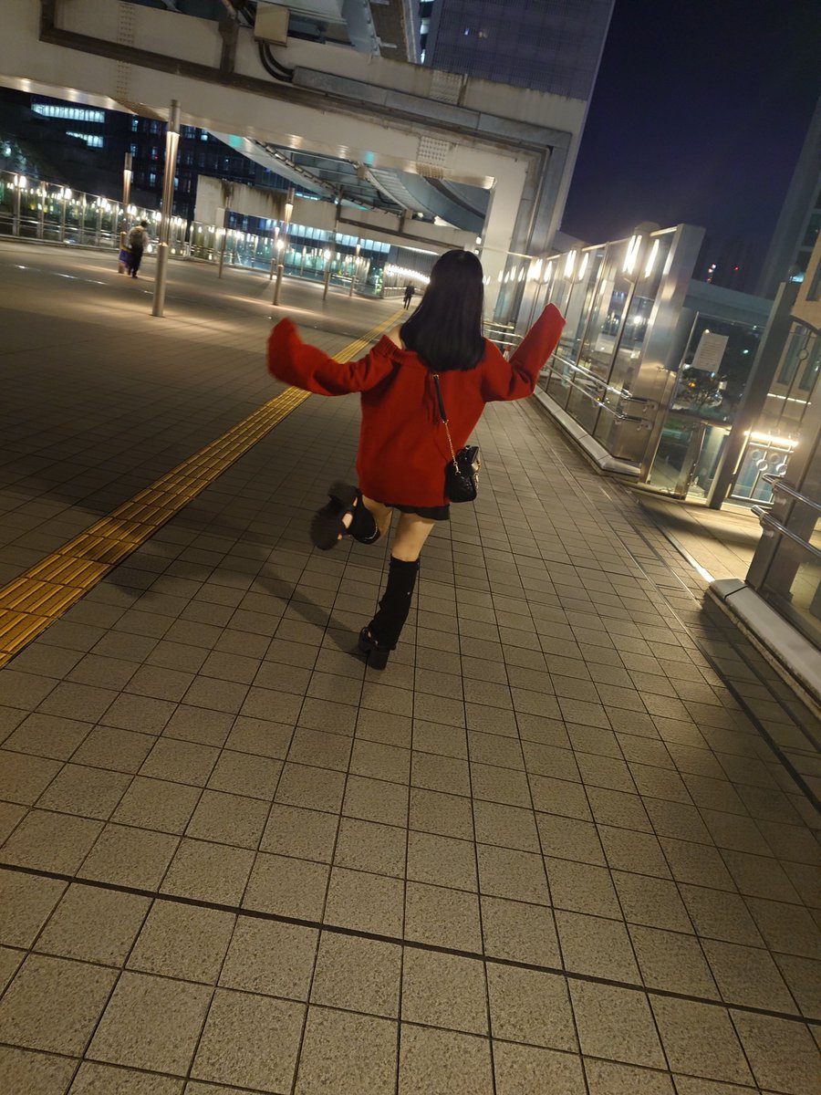 botamoti122's tweet photo. 2026.10.17
【新橋・汐留エリア撮影会】

🔴🦊赤城はるか🦊🔴

まとめ

日テレふらふらとお喋りしながら大時計も一緒に動くの見れたし風強かったけどわきゃわきゃ楽しかった✨(●´ω｀●)💕
やっぱはるるさんとおるの嬉しい💕また色んなとこで遊ぼーね！
寒い中ありがと♪🐶らぶ😚❤️ https://t.co/2gi5Du6rT0