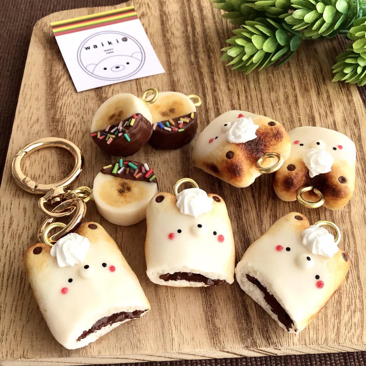 waiki_cafe's tweet photo. いつもありがとうございます😊

10月28日(水)21:00より販売予定です🍀

大きめくまちゃんシュークリーム🍓
サクサクくまちゃんフランクチーズパイ🧸🧀🥧
くまちゃん焼きマシュマロ＆チョコバナナ🧸🍫🍌
あったかくまちゃんおでん🧸🍢

素敵なご縁を楽しみにお待ちしております😌 https://t.co/wddwVNkAOZ