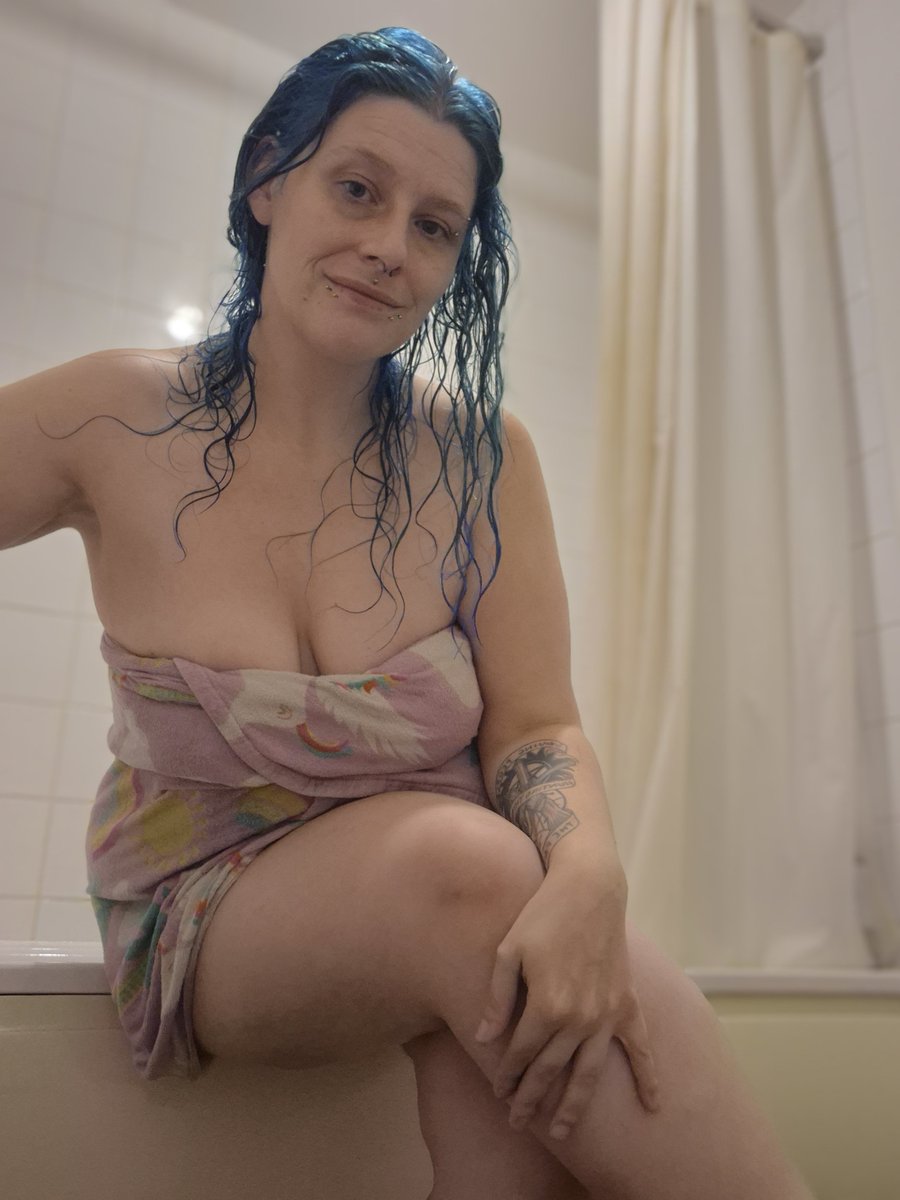 ItsJustCodyC's tweet photo. Showered and ready for bed 😊 https://t.co/OrfnuUsvMl