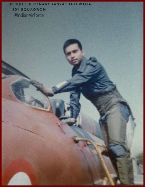 MajorSaurabhSh1's tweet photo. Homage to
FLIGHT LIEUTENANT PANKAJ AHLUWALIA
101 SQUADRON
#IndianAirForce
on his balidan diwas today.
Flight Lieutenant Pankaj Ahluwalia was immortalized in a MiG-21 crash at Sirsa in Haryana in 1994.
#FreedomisnotFree and only few pay the #CostofWar. https://t.co/zRZJy8WCdY