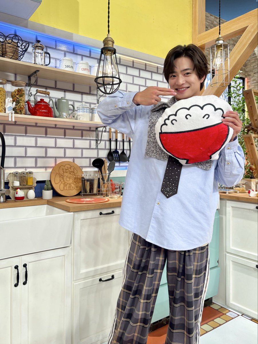 jr_official_X's tweet photo. 今日19:00から放送の
『 #朝メシまで。 』に #ACEes より
#浮所飛貴 が出演します🍚🧡

" 災害現場で働く仕事人24時間レスキューSP "🚨

ぜひご覧ください💨 https://t.co/I0JxghM8NM