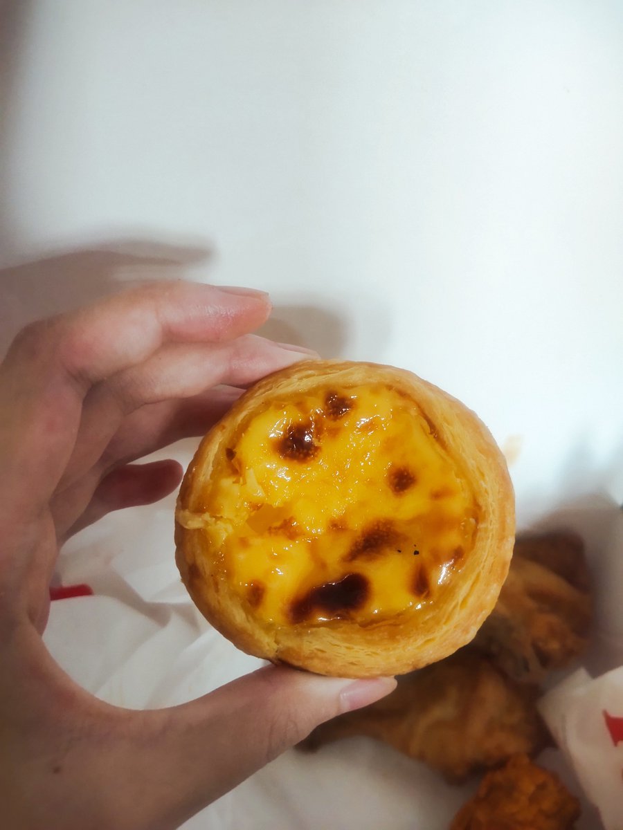 liu5324's tweet photo. ทาร์ตไข่ KFC อร่อยเกินน ชอบเนื้อทาร์ตไข่ข้างในสุดๆ นุ่มละมุนลิ้นมากๆ ต้องค่อยๆ กิน เพราะหมดไวเกิน เนื้อข้างแป้งข้างนอกกรอบนิดๆ กำลังดี 

ราคา &amp; โปร 
1 ชิ้น 45.-
3 ฟรี 1 ชิ้น 125.-
6 ฟรี 2 ชิ้น 234.- 

🛵 LINE MAN
https://t.co/yrlDiROopq

#LINEMAN #AFFILIATE https://t.co/LuWIjGt4pE