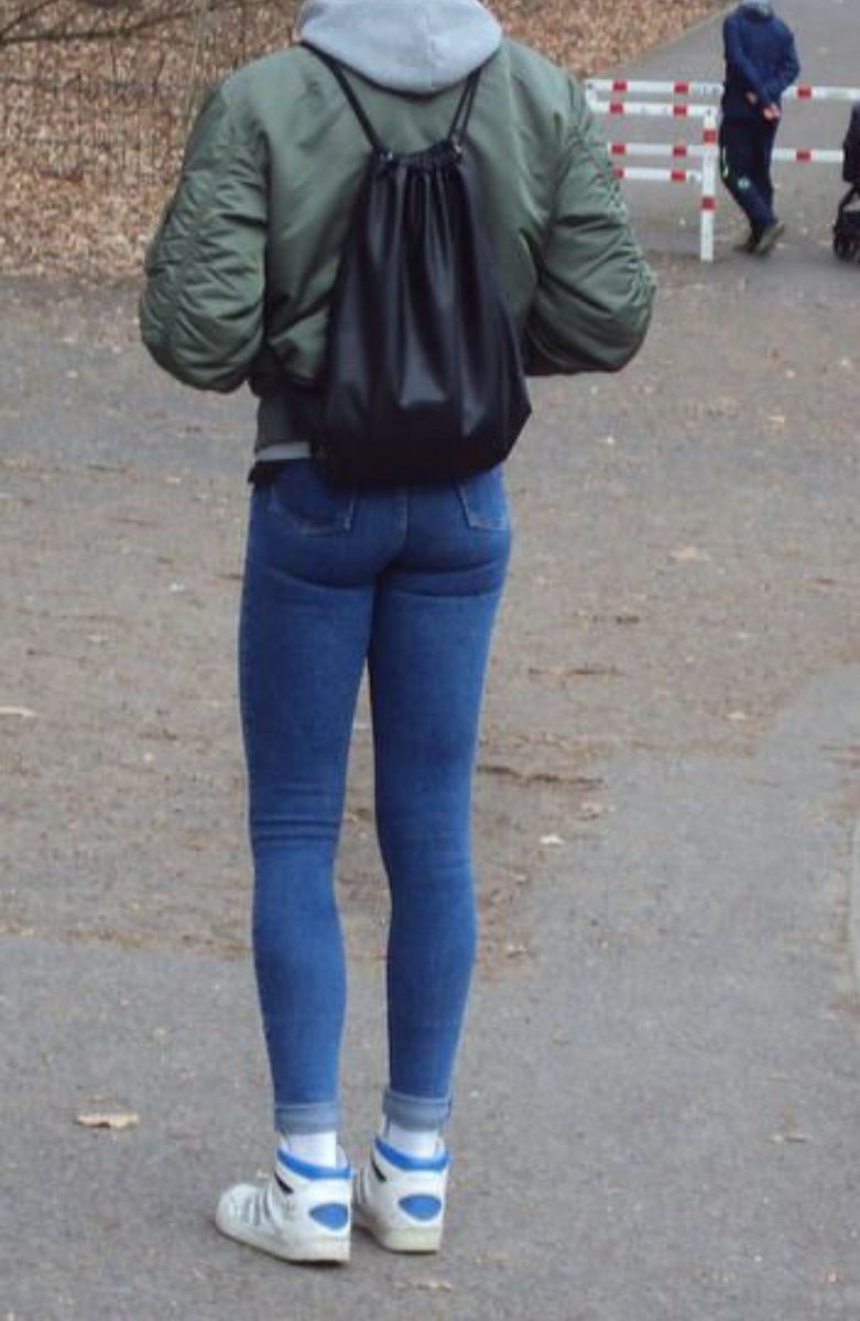 Fashionboy1st's tweet photo. Skinny jeans didn’t ruin fashion. People who won’t let them die did. https://t.co/n2y3D4dMiD