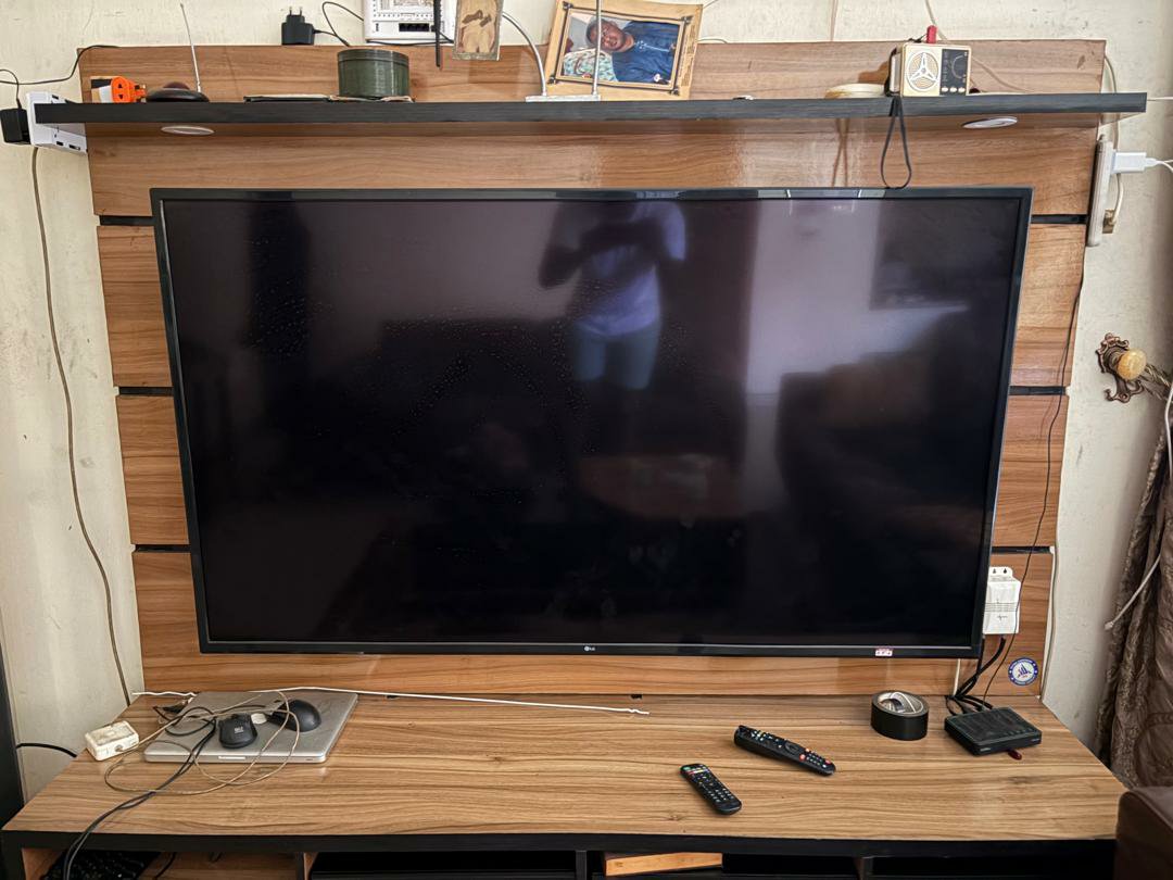 ayonapson's tweet photo. Hello People 

I have some stuff to declutter

From L-R
LG French Door Refrigerator - 500k
Samsung Samsung Frokt Loading Washing Machine - 350k
LG 75 inch 4K smart TV - 700k 
Rite Tek 20 Litres Microwave Oven - 50k

Kindly repost if you come across this. https://t.co/gUCQ6gKbos