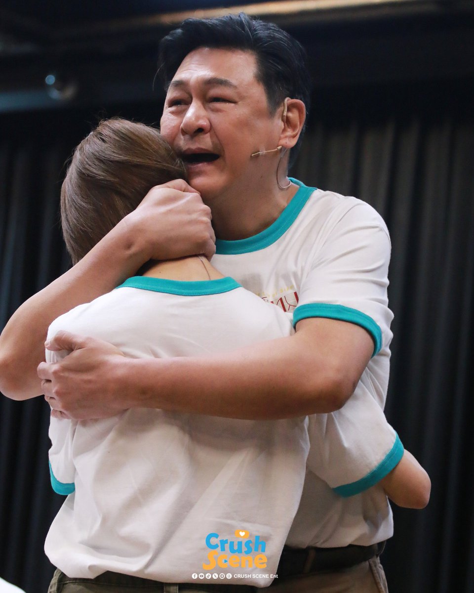 CrushScene_Ent's tweet photo. พี่จูนและครอบครัวของเขา

“เอมี่ ,เจมีไนน์ ,กบ ทรงสิทธิ” ร่วมซ้อม “รักแห่งสยาม The Musical” 

#รักแห่งสยามTheMusical
#Gemini_NT #emiamily 
#CrushSceneEnt https://t.co/RTrhmj3vLC