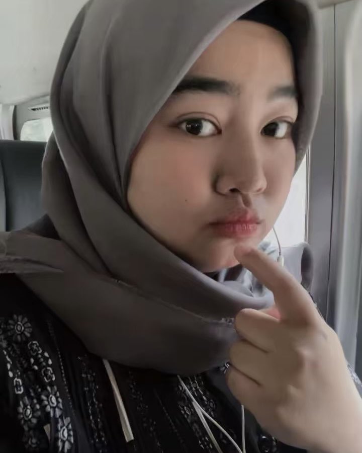precikeun's tweet photo. what if these two mba-mba hijabi normies are dating 🧕🏽💣💥 https://t.co/Tvzh6HBiWE