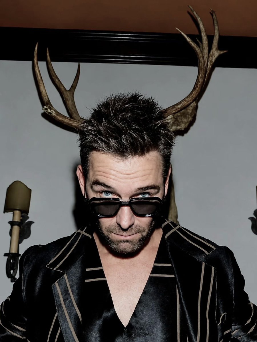 antonystarrgif's tweet photo. ANT-LERS. 🦌 https://t.co/cP7Nf72WUj