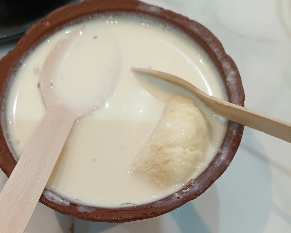 ishika_2995's tweet photo. Rasmalai hme bahut pasand hai 

Rasmalai aapko pasand hai ya nhi . https://t.co/zKqR5VmJhk