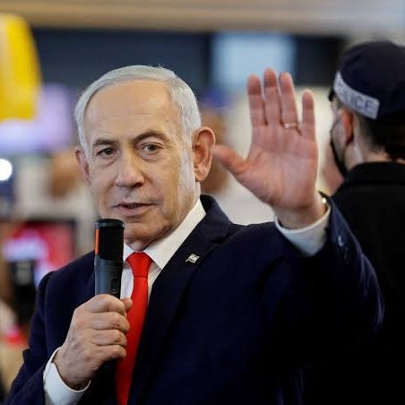 RT by @mikenov: 🇮🇱 Both Netanyahu's camp and the Israeli opposition are reportedly reaching out to Arab political parties as negotiations begin over the formation of the next government. Ra'am leader Mansour Abbas says his party has been approached by politicians from both sides. “Everyone is speaking with us, not just from the 'change bloc.'” Ra'am is a conservative Arab party that favors negotiating with Israeli governments to secure improvements in housing, infrastructure, public safety and funding for Arab communities. In 2021, Abbas held talks with Netanyahu before joining the Bennett–Lapid coalition, making Ra'am the first independent Arab party to join an Israeli governing coalition