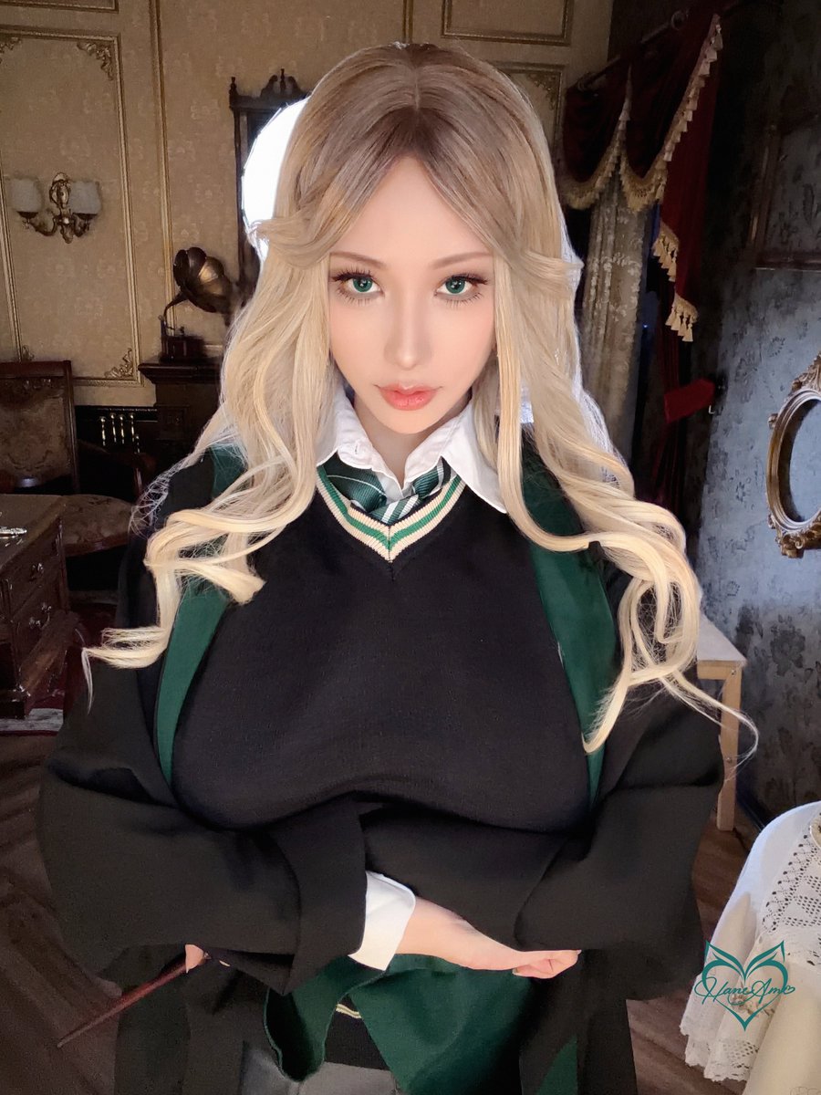haneame_cos's tweet photo. 🐍 Harry Potter  Draco Malfoy Cosplay🐍

“YOU filthy mudblood”
Am I your type? https://t.co/Gp0CyMtukM