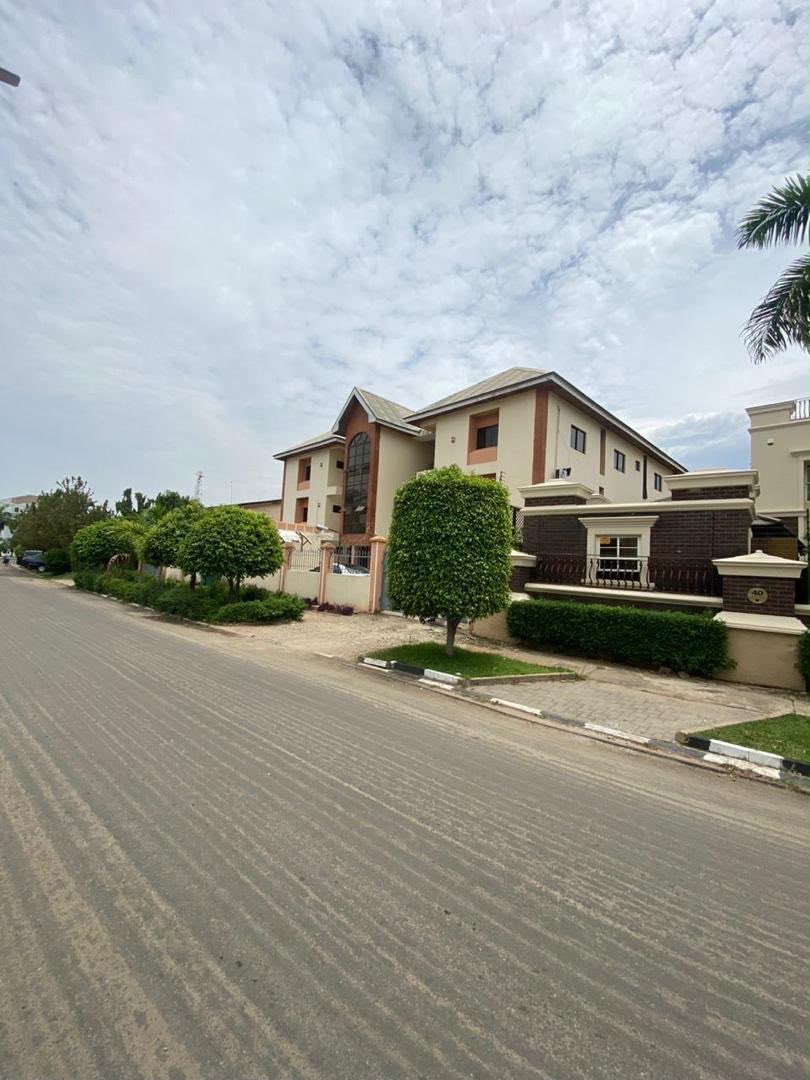LilyPremiumHome's tweet photo. *HOT BRIEF*

A well-maintained 6 units of 3 bedroom apartment for sale. 

Sitting on 1000 sqms

Location: Maitama, Abuja.

Price: ₦3b https://t.co/c1XLOZvB7z