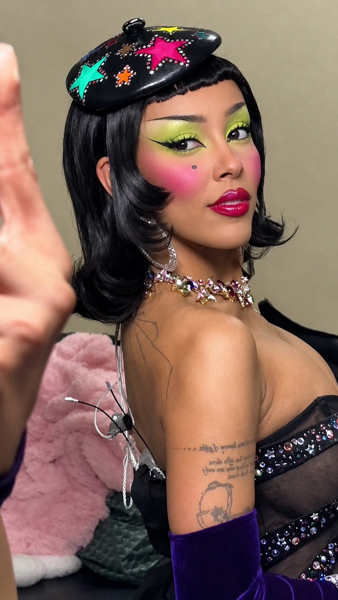 dojacatcore's tweet photo. BIG LADY https://t.co/BiciVy4WrG