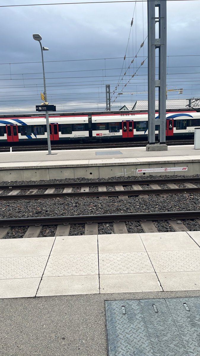 LilXowen's tweet photo. Les fans de trains comment on sait si il est rare ?? https://t.co/g7nizKZZ9u