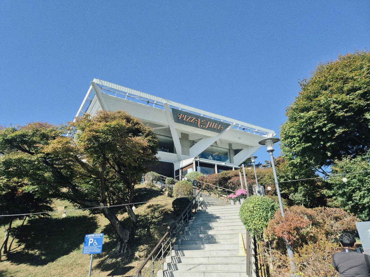 lb663_k's tweet photo. 워커힐피자힐 https://t.co/LpSVPsUayh