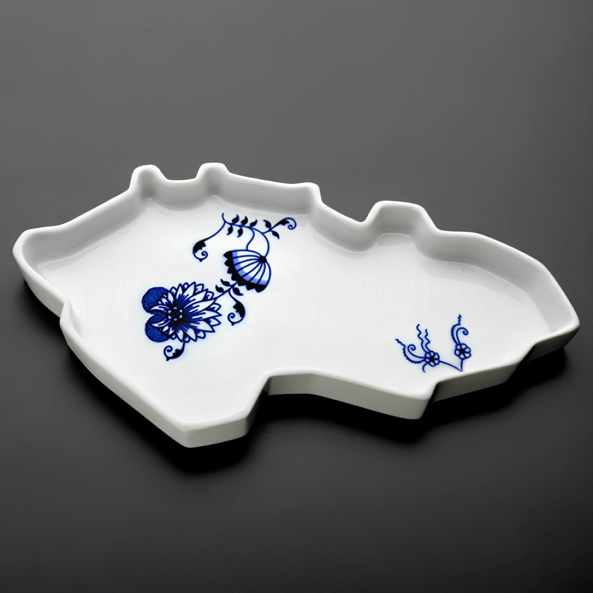 DesignBuy's tweet photo. 🇨🇿 REPUBLIC

Slavíme Den vzniku samostatného československého státu. My stylově s porcelánovou mísou a táckem REPUBLIC, kterou navrhl v roce 2003 designér Maxim Velčovský a dodnes se vyrábí ručně v České republice.

https://t.co/oZzTdNvSqI https://t.co/ARdDDaEP1c
