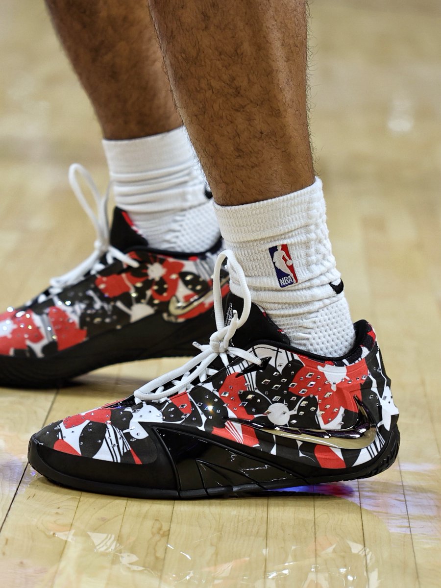 houseofheat's tweet photo. Ja Morant debuts his Martin Lawrence-inspired Nike Ja 4 😮‍💨 @JaMorant 

(Via @NBAKicks https://t.co/A2kTW19ZcH