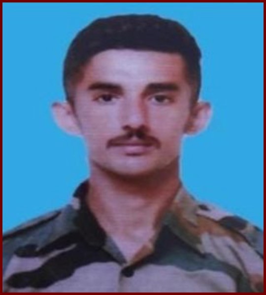 MajorSaurabhSh1's tweet photo. Join us to pay homage to RIFLEMAN KULBUSHAN MANTA
52 RR - 18 JAKRIF
#IndianArmy
Kulbhushan attained veergati fighting terrorists.
Mata Rani gives strength to his family to bear this irreparable loss.
#FreedomisnotFree few pay #CostofWar. https://t.co/79dQRysOTN