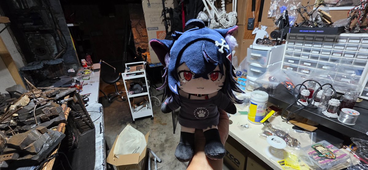 MoonshineKim's tweet photo. I sure love my 

*check label*

ADULT FURRY PLUSH https://t.co/h3exryeblJ