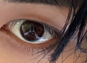 meoneun_'s tweet photo. 셀카 찍을 때 두 손으로 핸드폰 붙잡고 45도 각도 유지하는 거 확인이요 https://t.co/aLgpGav9NG