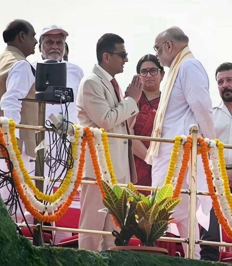 RavindraArjun07's tweet photo. Indian Judiciary Bowing down &amp; Surrendering to Money Power &amp; Tadipaar...🥲 https://t.co/kZgbFxO0MK