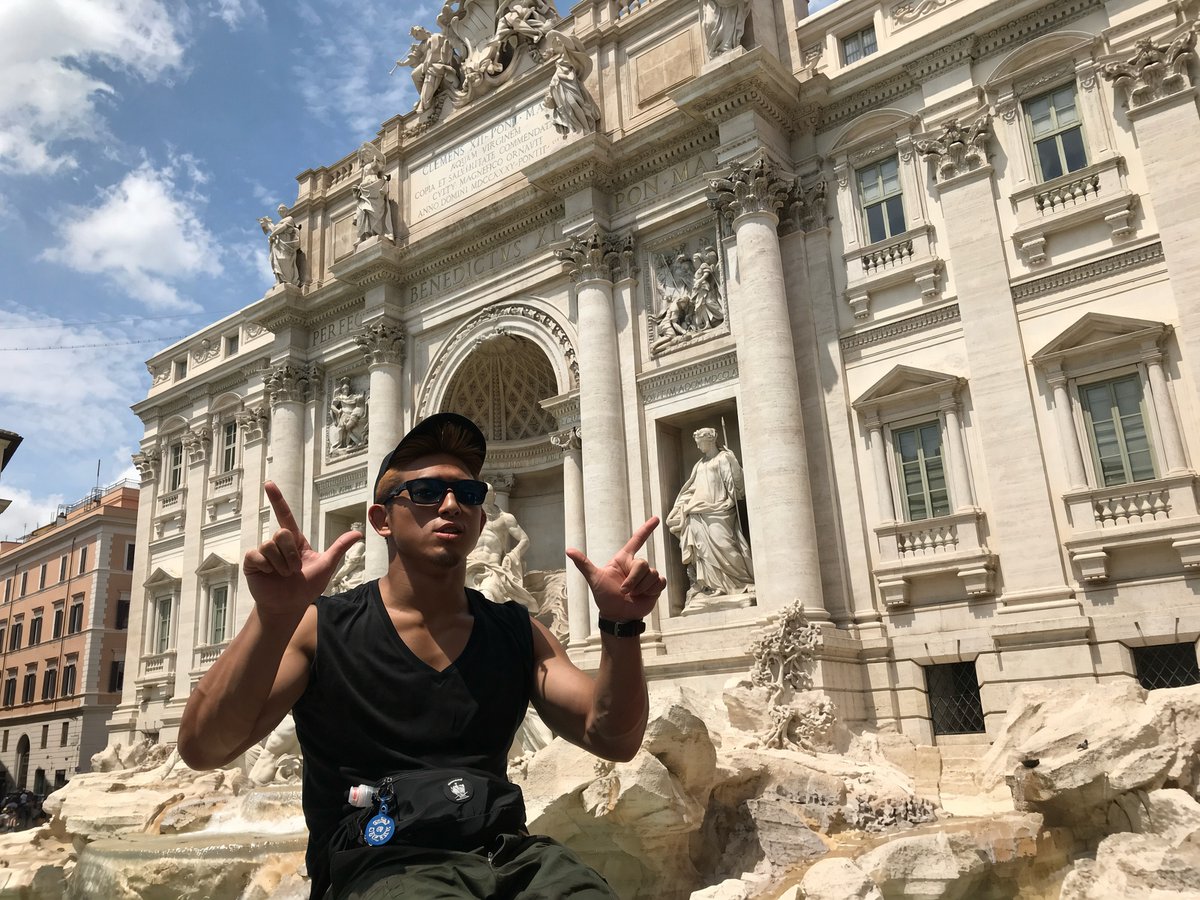 okoshi_skrrs's tweet photo. GANTZは俺の青春。

ローマ編がめっちゃ好きで、モデル地を訪れるために旅行に行ったのを思い出した。個人的には大阪編も大好きで真夜中の道頓堀で川沿いを徘徊したなぁー

漫画のモデル地巡礼にハマってから、不動産業界を見てて楽しく感じる要因の一つかも。 https://t.co/2o10lq1a8Q