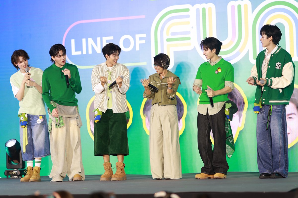 PopCycleTH's tweet photo. ธ.ก.ส. เดินหน้ายกระดับ Line Official BAAC Family สู่ LINE Of FUNcial
ภายใต้แนวคิด “Everyday Companion : ให้ชีวิตง่าย เหมือนมีเพื่อนอยู่ข้างๆ
ธ.ก.ส. เปิดทิศทางการพัฒนา “BAAC Family LINE Of FUNcial” ภายใต้แนวคิด “Everyday Companion: ให้ชีวิตง่าย เหมือนมีเพื่อนอยู่ข้าง ๆ” เพื่อยกระดับ LINE OA : BAAC Family ให้เป็นมากกว่าช่องทางการสื่อสาร 
ชวนผ��้ใช้งาน SAVE พร้อมช่วย SAFE ฉ่ำ ENGAGE สุด USEFUL พร้อมเป็นพื้นที่ในการเชื่อมโยงข้อมูล ข่าวสาร บริการทางการเงิน สิทธิประโยชน์ ความรู้ และคอนเทนต์ที่ตอบโจทย์วิถีชีวิตของประชาชน พร้อมอยู่เคียงข้างและเติบโตไปกับประชาชนในทุกช่วงชีวิต
นายไพศาล หงษ์ทอง รองผู้จัดการธนาคารเพื่อการเกษตรและสหกรณ์การเกษตร (ธ.ก.ส.) เปิดเผยว่า ธ.ก.ส. เดินหน้ายกระดับ Line Official BAAC Family สู่ LINE Of FUNcial เพื่อพัฒนาช่องทาง��ารสื่อสารของธนาคารให้ก้าวสู่การเป็น One Stop Service Platform ที่รวบรวมข้อมูล ข่าวสาร ผลิตภัณฑ์ บริการทางการเงิน สิทธิประโยชน์ และบริการดิจิทัลของธนาคารไว้ในที่เดียว ช่วยให้ประชาชนสามารถเข้าถึงข้อมูลที่ถูกต้อง ทันเหตุการณ์ และใช้บริการต่าง ๆ ของธนาคารได้อย่างสะดวก รวดเร็ว ผ่านช่องทางที่คุ้นเคยในชีวิตประจำวัน ซึ่งแนวคิดดังกล่าวสะท้อนถึงการเปลี่ยนบทบาทของ BAAC Family จากช่องทางที่ประชาชนเข้ามารับข้อมูล ไปสู่การเป็น “เพื่อน” ที่ช่วยแนะนำ เตือนภัย และสนับสนุนการตัดสินใจในช่วงเวลาสำคัญ โดยคำว่า FUNcial เป็นการผสานแนวคิดเรื่องความสนุก (Fun) และการเงิน (Financial) เข้าด้วยกัน เพื่อทำให้เรื่องการเงินและภัยไซเบอร์ที่อาจดูซับซ้อน กลายเป็นเรื่องที่ประชาชนสามารถเข้าถึงง่าย เรียนรู้ได้อย่างสนุก น่าสนใจ และเข้าใจง่าย และนำไปใช้ได้จริงในชีวิตประจำวันได้อย่างมั่นใจ

นอกจากนี้ เพื่อขยายการสื��อสารแนวคิดดังกล่าวไปยังประชาชนทั่วไป โดยเฉพาะกลุ่มคนรุ่นใหม่ ธ.ก.ส. ได้ชวน PERSES บอยกรุ๊ป T-Pop ���าก GMM Music มาร่วมเป็น “Friend of BAAC Family” เพื่อนที่จะช่วยเปิดประตูสู่ข้อมูล ข่าวสาร และคุณค่าที่มากกว่าความสนุก พร้อมเชิญชวนคนรุ่นใหม่มาทำความรู้จักและใช้ บริการ LINE Official “BAAC Family” ในชีวิตประจำวัน ทั้งการให้ความรู้ด้านการเงิน การป้องกันภัยไซเบอร์ และบริการที่เป็นประโยชน์ ด้วยภาษาที่เป็นมิตร เข้าใจง่าย และเชื่อมโยงกับไลฟ์สไตล์ของผู้ใช้งาน พร้อมตอกย้ำบทบาทของ BAAC Family ในฐานะเพื่���นที่พร้อมเติบโตและอยู่เคียงข้างประชาชนในทุกช่วงชีวิต โดยภายใต้แนวคิด “Everyday Companion : ให้ชีวิตง่าย เหมือนมีเพื่อนอยู่ข้างๆ” ธ.ก.ส. พร้อมชวนผู้ใช้งาน SAVE พร้อมช่วย SAFE ฉ่ำ ENGAGE ให้ทุกคนแบบสุด USEFUL ได้แก่
·  "ชวน SAVE" กับข่าวสารผลิตภัณฑ์ต่าง ๆ ของธนาคาร ที่มาพร้อมฟีเจอร์ช่วยจัดการทางการเงิน บริการบันทึกรายรับ-รายจ่าย และบริการแจ้งเตือนความเคลื่อนไหวของบัญชีผ่าน BAAC Connect

·  "ช่วย SAFE" จากมิจฉาชีพ ด้วยฟีเจอร์เตือนภัยมิจฉาชีพ ที่พัฒนาร่วมกับกองบัญชาการสืบสวนสอบสวนอาชญากรรมทางเทคโนโลยี (บช.สอท.) ให้ประชาชนสามารถเข้าถึงข้อมูลที่สะดวกและถูกต้อง สามารถเช็กข่าวจริงและข่าวปลอม (News Feed) ตลอดจนเช็กเบอร์โทรศัพท์ เลขบัญชี��นาคารทหรือเว็บไซต์ในแชทของ BAAC Family (Check on Chat)
·  "ฉ่ำ ENGAGE" กับกิจกรรม "BAAC Family สัมผัสรัก สะสมใจ ปี 2" ให้ลูกค้าสามารถร่วมสนุกผ่านฟีเจอร์บน BAAC Family อาทิ การดาวน์โหลดสติ๊กเกอร์ฟรี หรือการตรวจเช็กสภาพอากาศรายวัน เพื่อสะสมใจ และแลกรับของรางวัล

·  "สุด USEFUL" กับบริการตรวจเช็กสภาพอากาศ ที่สามารถแสดงผลการพยากรณ์อากาศได้ทั้งแบบรายวัน 
รายสัปดาห์ และรายเดือน เพื่อให้คุณวางแผนการทำงานหรือดูแลผลผลิตได้อย่างแม่นยำ ตลอดจนสามารถติดตามสถานการณ์ราคาสินค้าเกษตรผ่านบริการตรวจราคาพืชผลทางการเกษตรอีกด้วย

ทั้งนี้ สามารถติดตาม “Friend of BAAC Family” ผ่านบทบาทของ Perses ได้ตั้งแต่วันนี้เป็นต้นไป และติดตามข้อมูลข่าวสาร ผลิตภัณฑ์และบริการของ ธ.ก.ส. ได้ทาง LINE Official: BAAC Family, Facebook: ธกส BAAC Thailand, TikTok / Instagram / X: @baacthailand, เว็บไซต์ https://t.co/hxOiUpqhCc หรือ ธ.ก.ส. Contact Center โทร. 02 555 0555