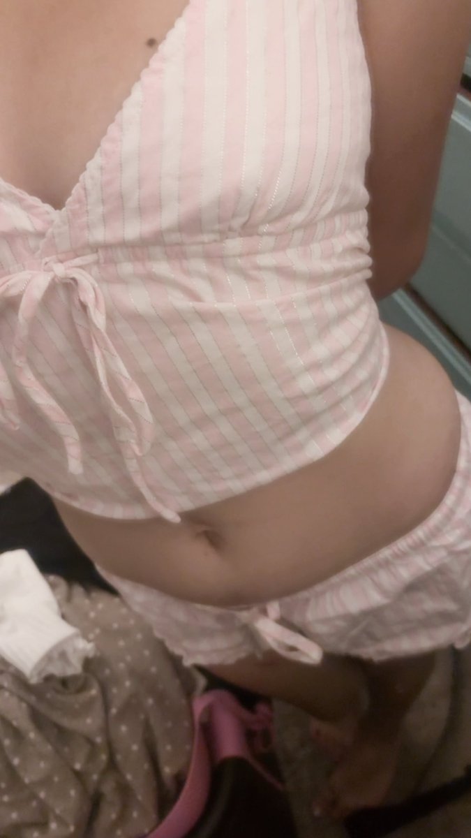 puffisprinkles's tweet photo. i wub this set smsmmm #bodycheck #ddlgtwt 🐰💗🐰💗🐰💗 https://t.co/VL81WKUnYe