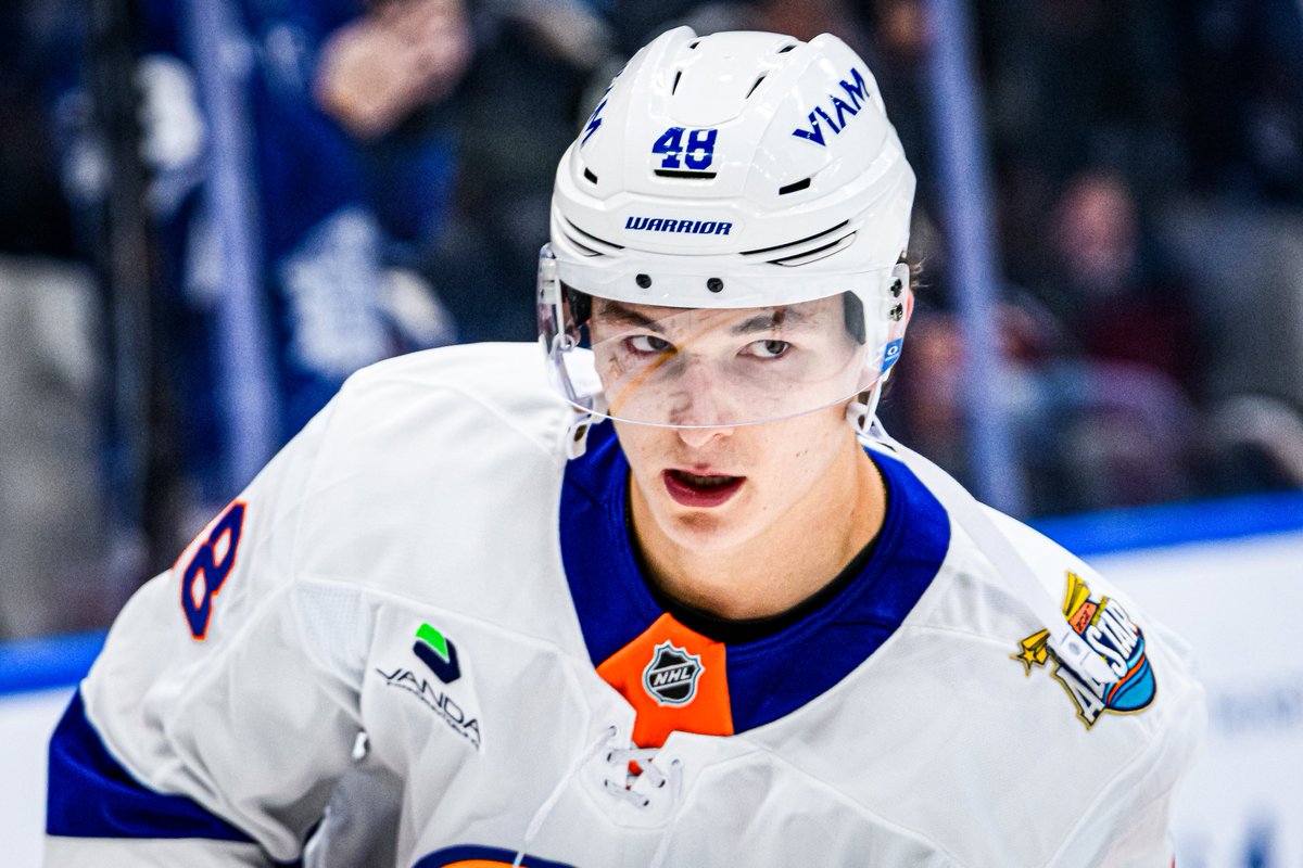 GinoHard_'s tweet photo. Matthew Schaefer became the first player in NHL HISTORY to play an entire five-minute overtime without leaving the ice, per @FriedgeHNIC 🤯

The 19-year-old finished with 32:16 of ice time and an assist in New York's shootout win over Nashville 😳 https://t.co/0WNGzS5uC2