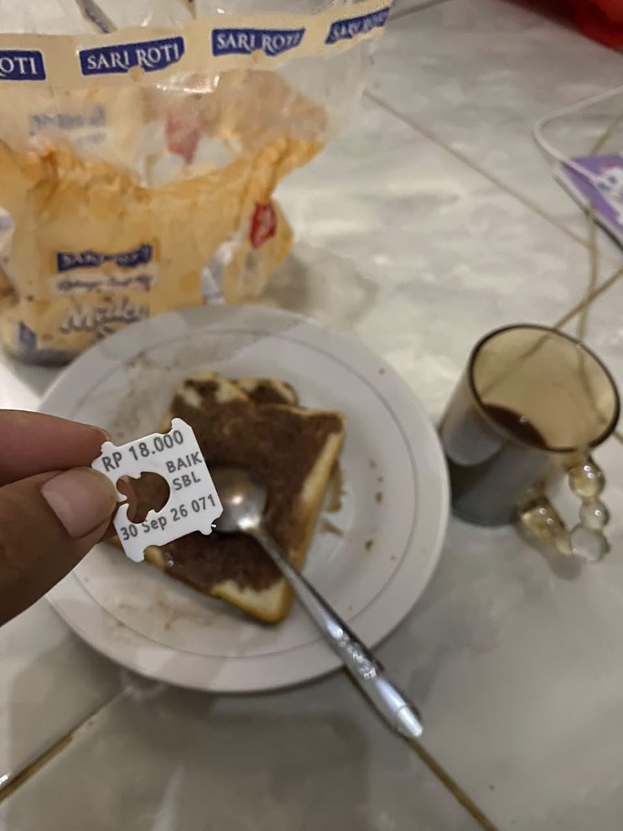 aril_piterpen1's tweet photo. kalian pernah makan atau liat makanan yg udah kadaluwarsa belum? https://t.co/tHHnKYgL7o