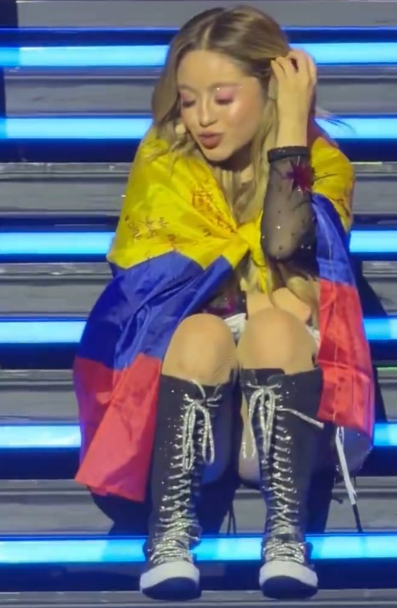 xksevillaa's tweet photo. Ella sabe que es mamacita 💋 https://t.co/MKgZALmAGc