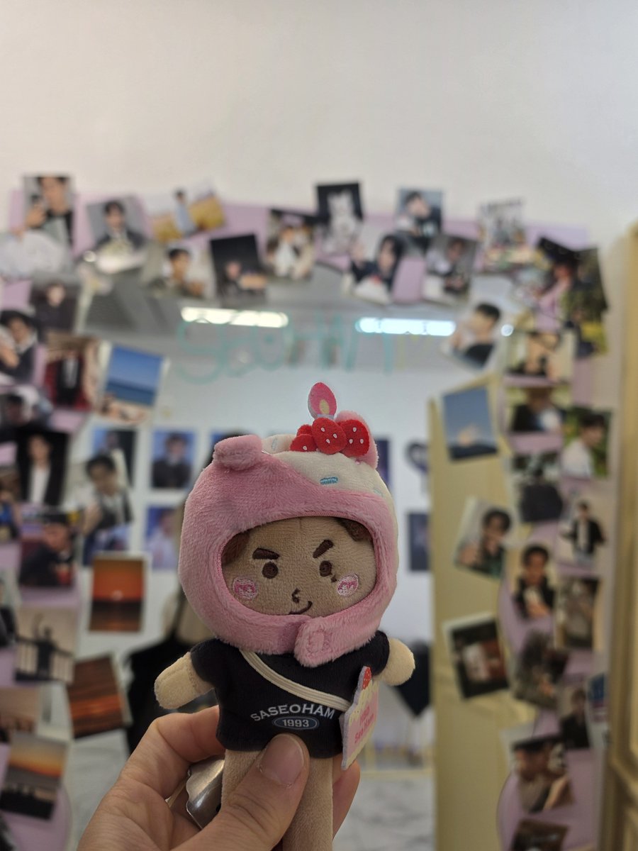 ddgg4242's tweet photo. @_hamnya_ 함박이도 왔지요
(생일모자 왜 때 탔는지 모르겠네요 ㅠ)
#서함아_우리의_첫사랑은_다시_피어나
#모든_시간의_끝에는_서함
#REFIRSTBLOOM https://t.co/6DVx6OGYyx