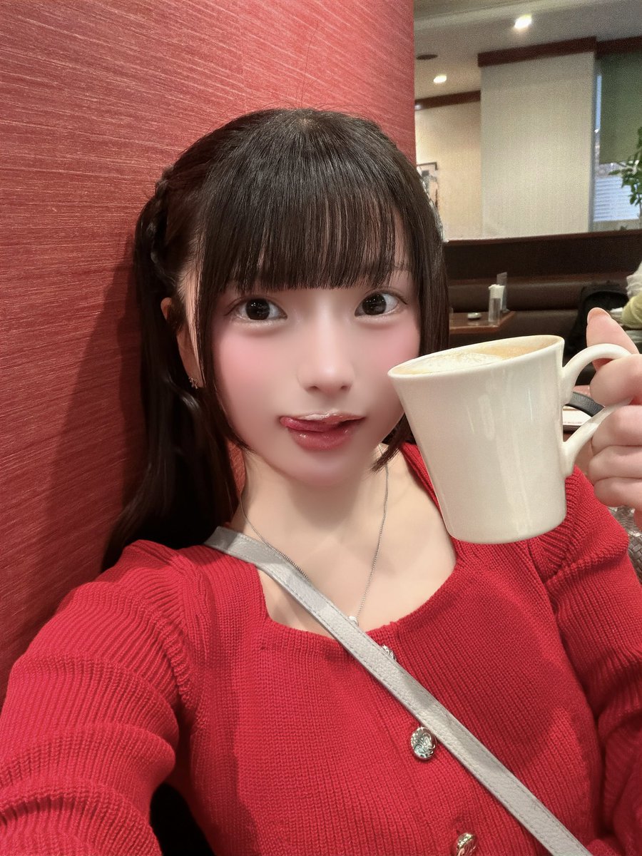 aquamarin__'s tweet photo. おはのん〜おきた？♡
ヘアメ行ってきて1人ロイホちゅう https://t.co/SQAJWUnOxW