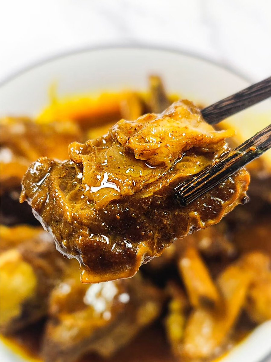 ejejukk's tweet photo. 「今日はランチで好物のカレーを食べて、お腹いっぱいで満足！友達との談笑も楽しくて、幸せな一日だ」 https://t.co/HQNP00jEww