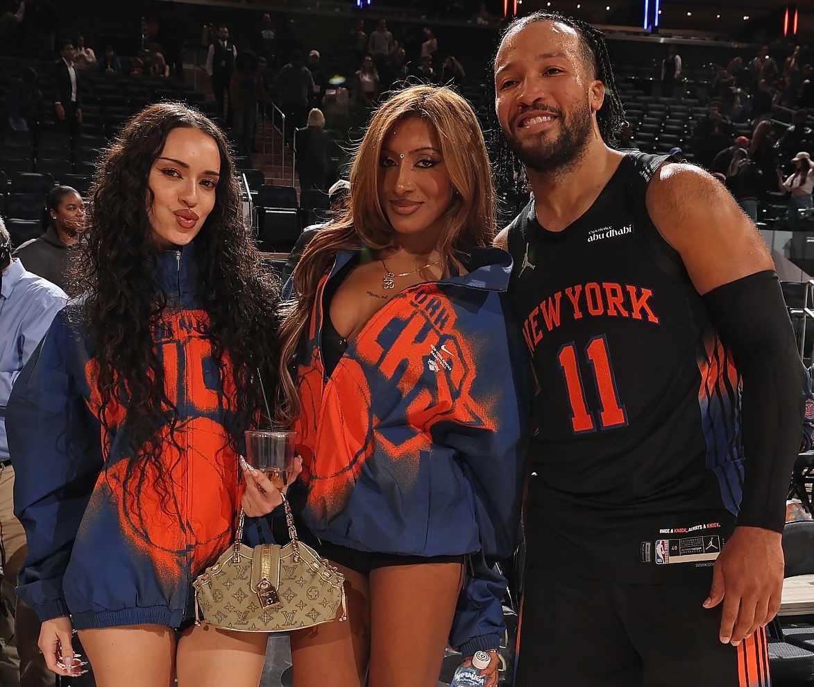 NBA_NewYork's tweet photo. Jalen Brunson with KATSEYE postgame https://t.co/T63Q1gsTnR