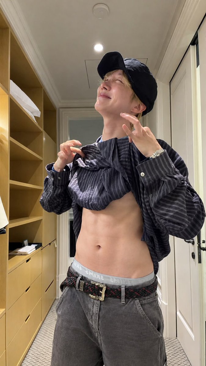 abyy1567's tweet photo. Si hobi si, por detrás, adelante, abajo, arriba, a la derecha, a la izquierda, hay que aplicar la de seven days week  https://t.co/9A7QgUQ489 https://t.co/NKMw4NcryA