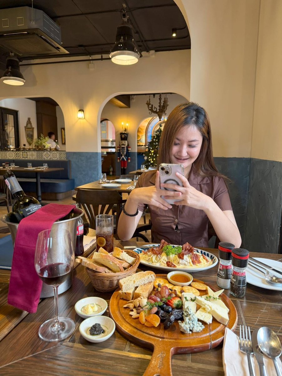 taengkwa400's tweet photo. กินข้าวเอย ไปเที่ยวเอย อยู่แต่กับน้องสาว อยากมีคนรู้ใจกับเค้าบ้างอะ😊 https://t.co/kKwunrdWOi