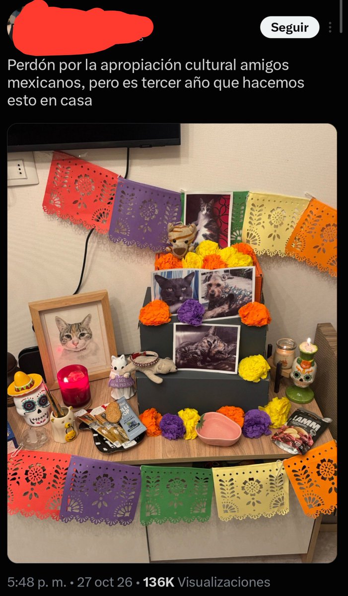 seikabocchi's tweet photo. Pero bueno ya no me voy a emputar solo diré como es curioso que cuando un extranjero le hace una ofrenda a sus mascotas la mayoría de veces lo hace usando la estética mexicana nunca la de Perú, ecuador o otro país Pero bueno el día de muertos no es mexicano y así en fin... https://t.co/rTasxqkLQ2